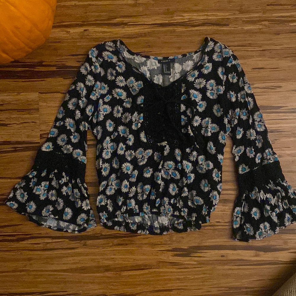 Forever 21 Bell Sleeve, Floral Crop with Macrame, size S